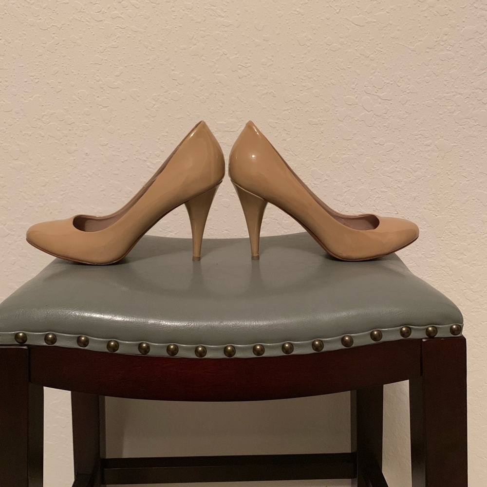 Steve Madden Caramel Patent Leather Pump